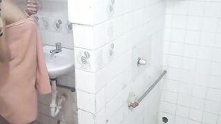 My stepsister accidentally drops the bath tub towel and I banged her well- porn into Spanish Xvideos