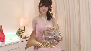 Musicaly Asia chick got fistet with her instrument