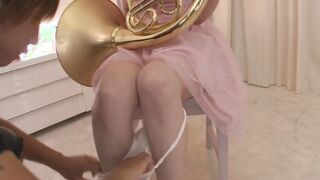 Musicaly Asia chick got fistet with her instrument