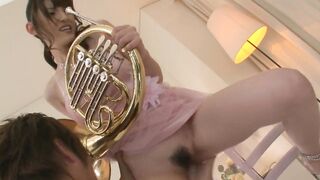 Musicaly Asia chick got fistet with her instrument