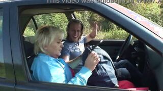 He bangs very mature older woman from behind