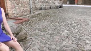 Anna Mai ferngesteuert! Outdoor mit Vibroei zum Orgasmus! Barely Legal, teens, Flash, Cunt, Butt, Titts