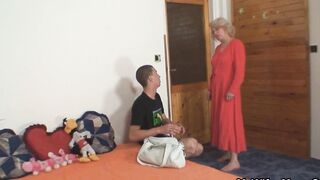 Mature old woman likes it from behind