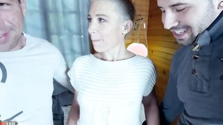 Vulgar french MILF double fuck by 3 long penis