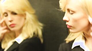 rothaarige wird von lesbischer blondine fertig geleckt