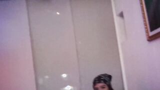Oriana take her clothes off and enjoy her solo session