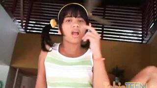 Tobie 19 Year Old finger bang herself into solo movie