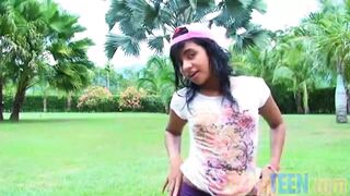 Hispanic 18 solo tobie fingered her vagina