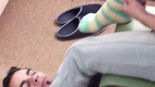 toes sniff subs