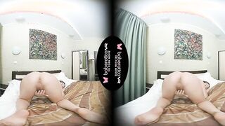 Solo Women, Amalia Davis is masturbating at home, inside VR