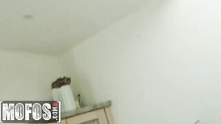 Mofos - Nickey Huntsman & Avery Moon Enjoy A Cutie 3 Way & Reach Multiple Orgasms