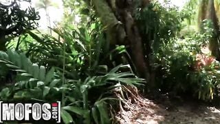 Mofos - Natural Bombshell Xeena Mae Gets Stuck Up On A Tree & Rewards Her Savior With Her Vagina