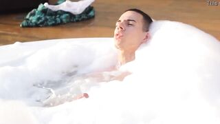 SOZINHO NO MOTEL BATENDO PUNHETA ATE GOZAR (COMPLETO NO RED)