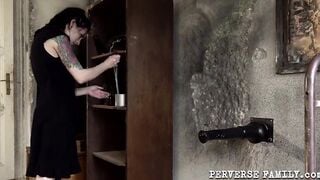 PERVERSE FAMILY Anna’s Anal Study