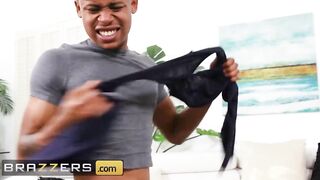 Brazzers – Victoria Cakes give Lil D a Workout with her Killer round Bum & Long Natural Melons