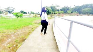 SEXO por DINERO, Le doy 100 DOLARES a una JOVENCITA en el PARQUE y FOLLAMOS en su casa.