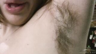Curvy unshaved Beauty Simone Delilah blows on her sex toy to got it soaking soak for her