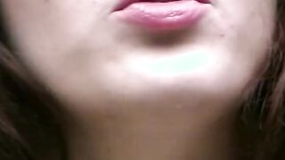 Super cuttie spreads her legs and gets her juicy snatch licked and finger fuck