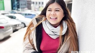 women from El Salvador is convinced inside the street to have sex