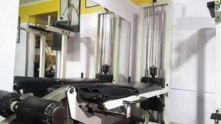 THE AMAZING cougar TRAINS INTO SILK THREADS SHOWING HER HUGE BOOTY AT THE GYM