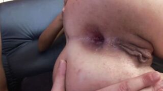 Nach dem Oral Sex der harte fick auf der couch