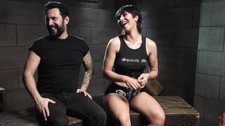 pup babe kink bondage