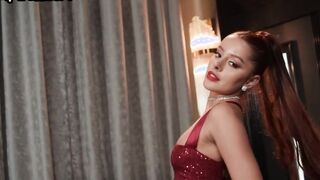 Elegant mediumboobs beauty dig solo muff pleasuring