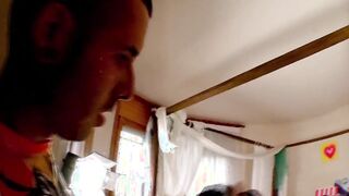 Es artet beim Nacktshooting aus und der Kameraman fickt das Modell