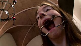 Peitschen und Fake-Dick FETISH - Episode three