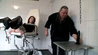 Peitschen und Fake-Dick BONDAGE - Episode two