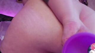 Chubby Bombshell pound her yummy asshole with sex toy