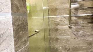 A young pervert looked at his stepmother into the shower