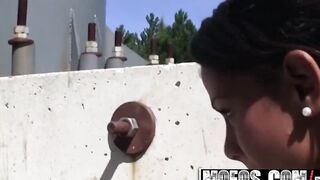 European 19 yo (Isabella Christyn) gets paid to screwed on the way to the gym - MOFOS