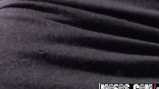European 19 yo (Isabella Christyn) gets paid to screwed on the way to the gym - MOFOS