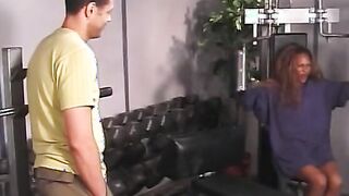 Bae african women takes BF's dick and facial during workout