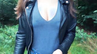 Boobwalk: Wiggly Overboob