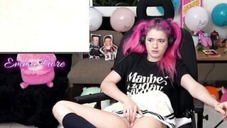 Adorable Teenagers Reacts to Animated Porn - Emma Fiore
