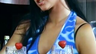 Charming expirienced dark haired whore uses her body