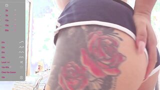 Long babe booty showing off for you