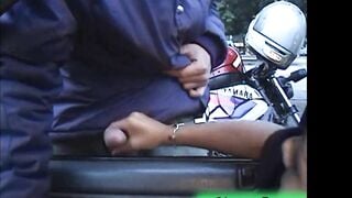 Batendo Punheta para os Moto Boys no meio da Rua Movimentada