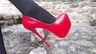 Laura XXX on high heels and pantyhose sitted
