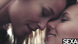 Irresistible girlfriends enjoy Beauty blonde on blonde lesbo satisfaction