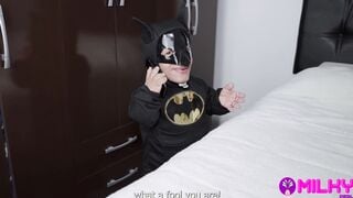 Dwarf Batman takes the opportunity to got inside the bed of the huge butt Thaina Fields... Is that your hero? because mine does