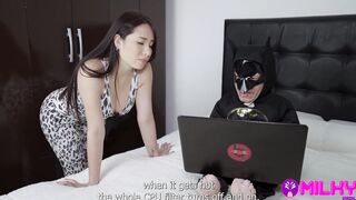 Dwarf Batman takes the opportunity to got inside the bed of the huge butt Thaina Fields... Is that your hero? because mine does