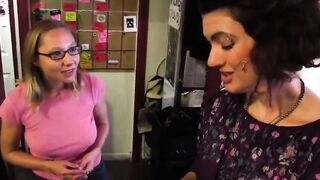 Dyke eighteen Maggie and Sadie Lune are toes couple