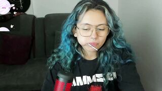 Colombian web cam performer gets very vulgar when they offer her many tokens. She is a gorgeous freaky bitch asking for a dick inside her vagina!