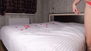 My ASMR film into bed, red underwear
