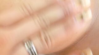 Elegant MILF African Bossy wanks her twat