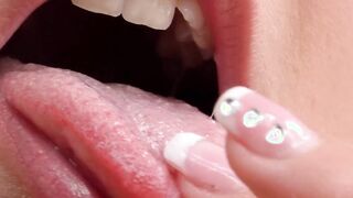 Have a close up look into Chyanne's great twat