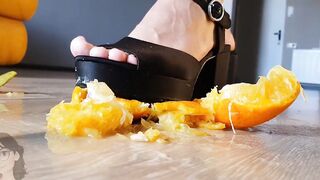 beauty naugty gilrl pushes fruits ....ASMR sex tape......
